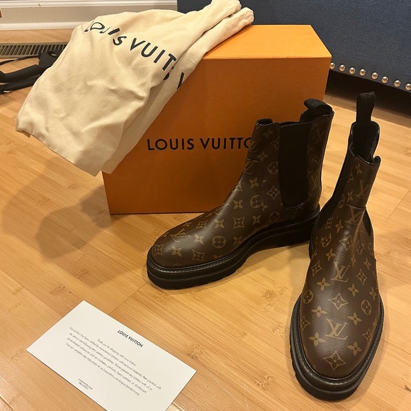 Louis Vuitton Monogram Men's Black Chelsea Boot, size 9.5 - Picture 1 of 3